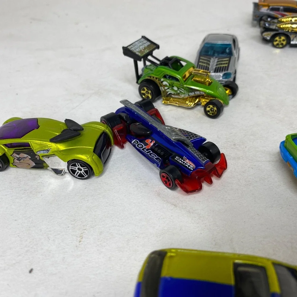 Hot Wheels Lot of 25 Diecast Cars 1970s–2000s Mercedes Fire Truck Mega-Duty